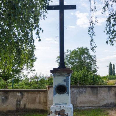 Hřbitov - kříž před renovací r. 2019